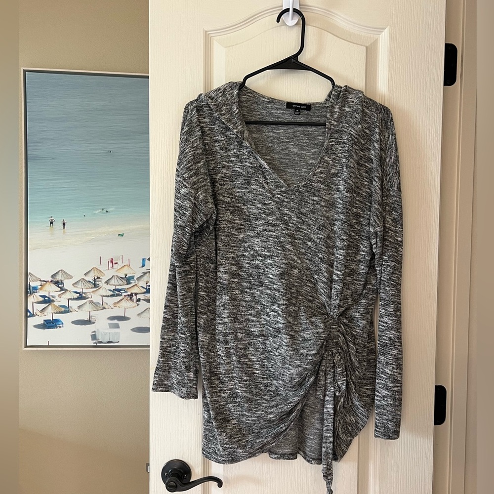 Workout top. Hooded with tie on the front. Medium.